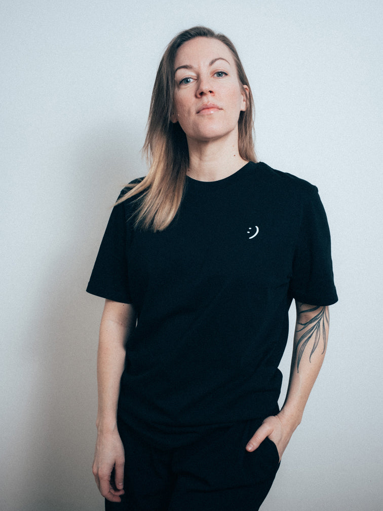 LIEBE LIEBE LIEBE Unisex-Shirt Medium Fit (Black)