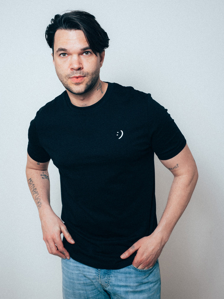 LIEBE LIEBE LIEBE Unisex-Shirt Medium Fit (Black)